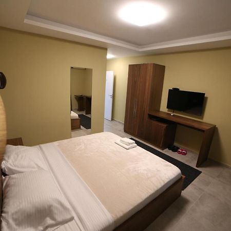 Hotel Centrum Titova Mitrovica Zewnętrze zdjęcie