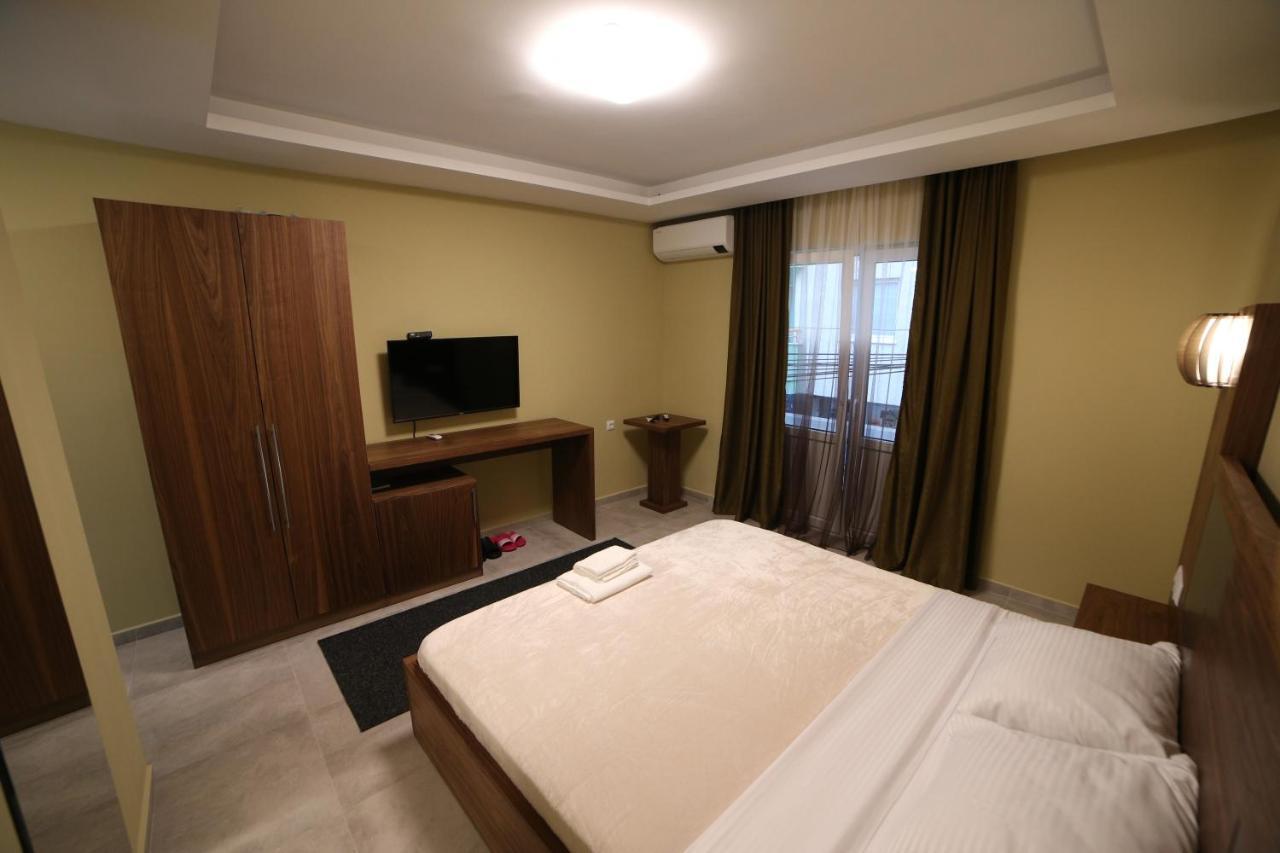 Hotel Centrum Titova Mitrovica Zewnętrze zdjęcie