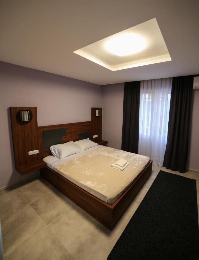 Hotel Centrum Titova Mitrovica Zewnętrze zdjęcie